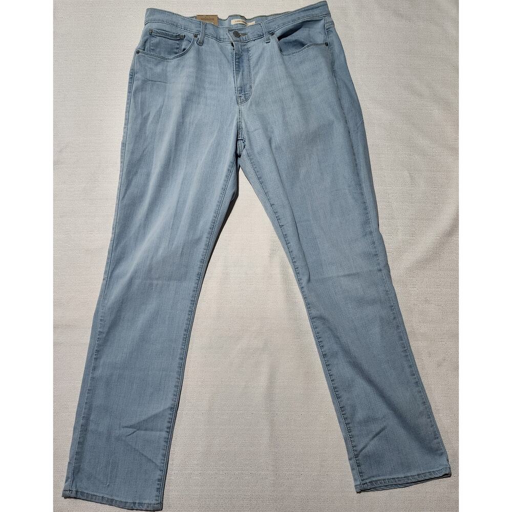 Levi's classic straight women's waist 32'' length 32''